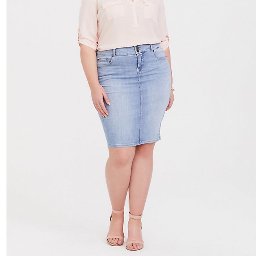 NWT sz 16 Torrid Denim “SoHo” Skirt